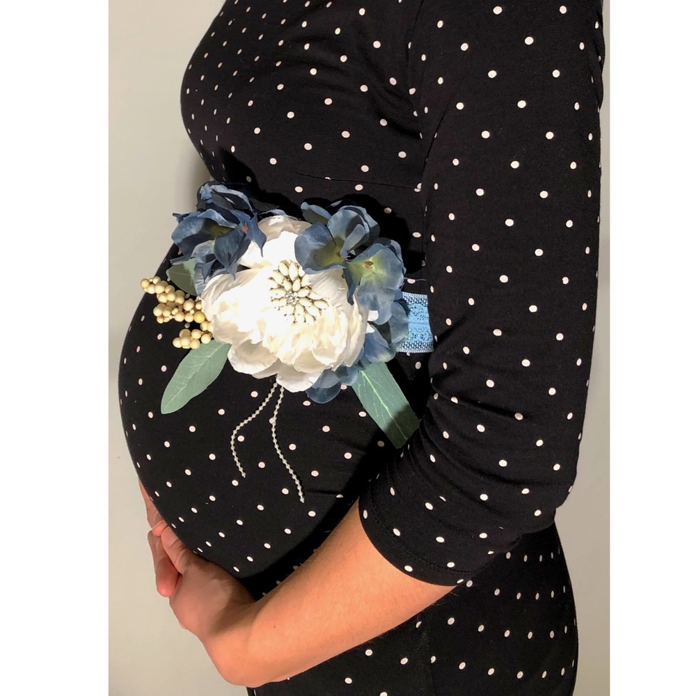 Belly Corsage - Blue/White - Blue Burlap Ribbon